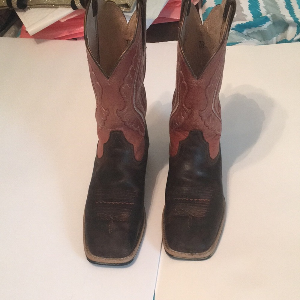 Ariat style number10031647 size 7b